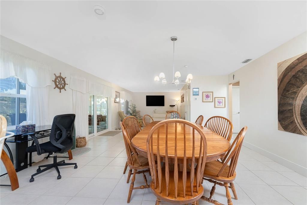 For Sale: $525,000 (2 beds, 2 baths, 1425 Square Feet)