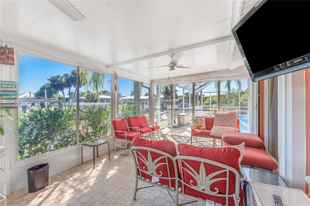 For Sale: $525,000 (2 beds, 2 baths, 1425 Square Feet)