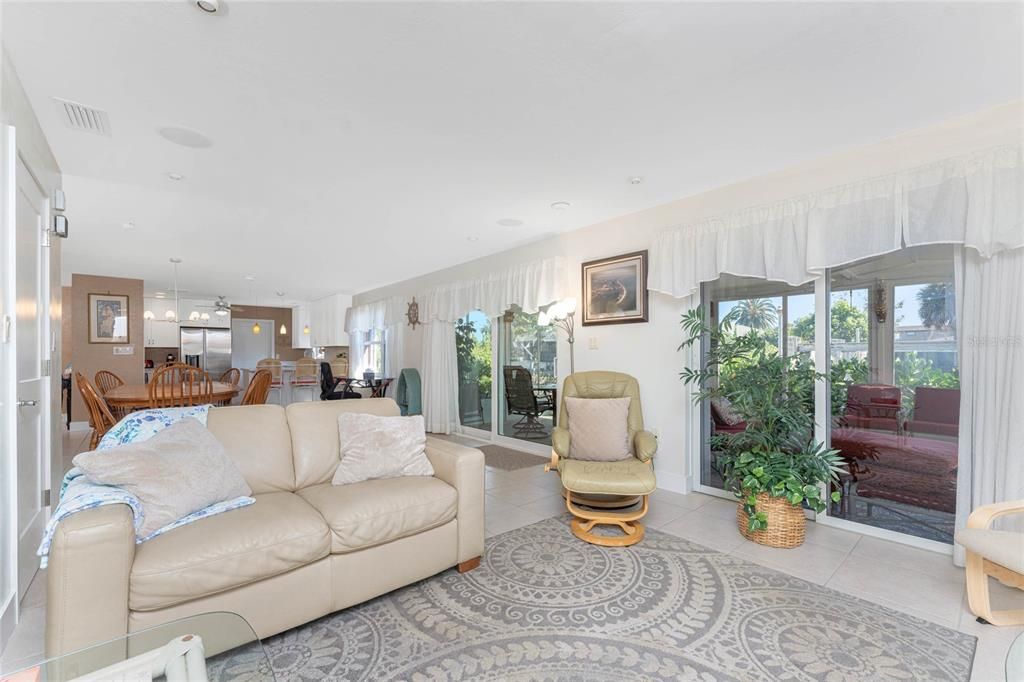 For Sale: $525,000 (2 beds, 2 baths, 1425 Square Feet)