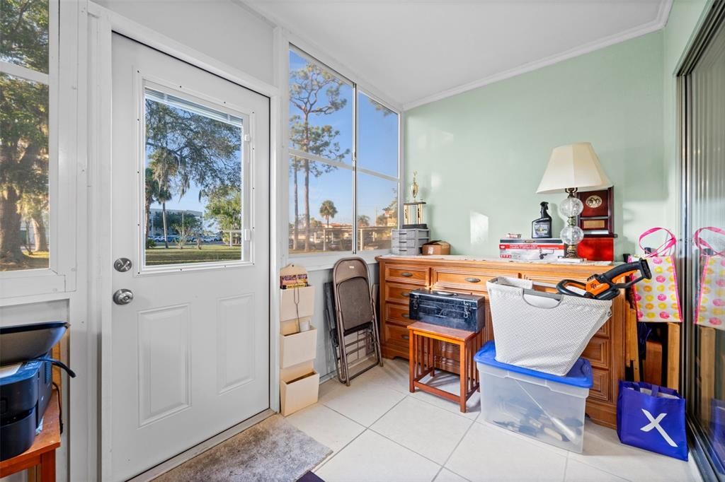 На продажу: $160,000 (2 спален, 2 ванн, 919 Квадратных фут)