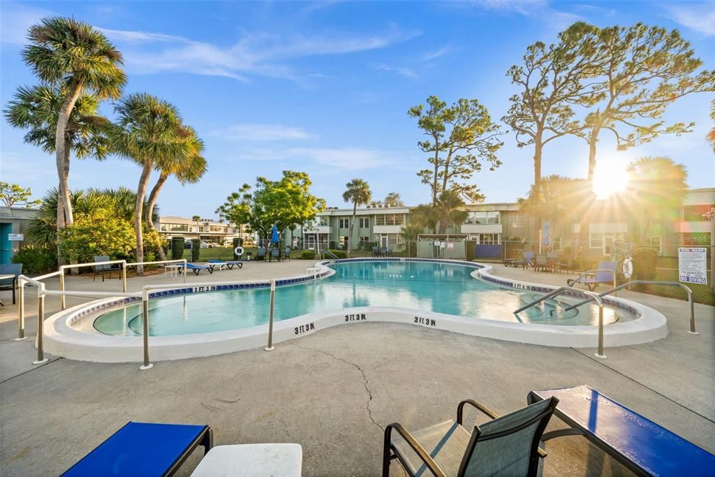 На продажу: $160,000 (2 спален, 2 ванн, 919 Квадратных фут)