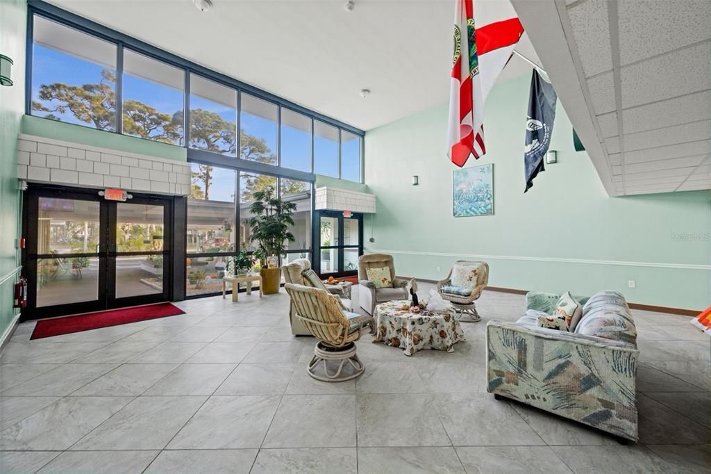 На продажу: $160,000 (2 спален, 2 ванн, 919 Квадратных фут)