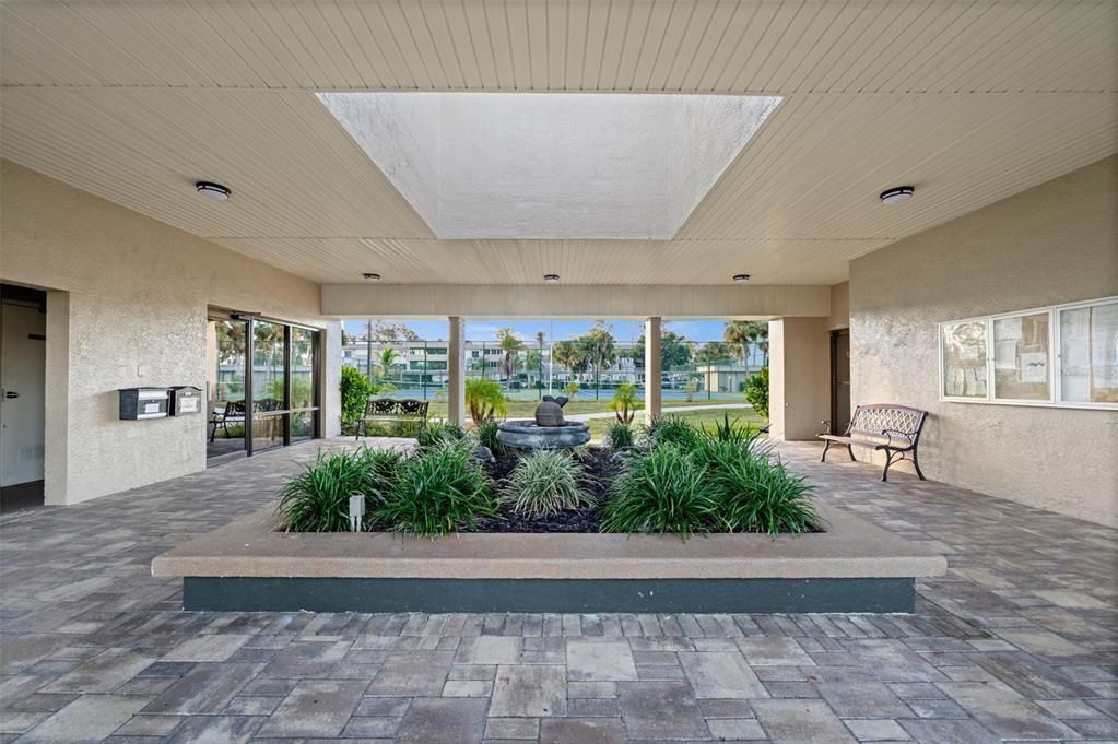 На продажу: $160,000 (2 спален, 2 ванн, 919 Квадратных фут)