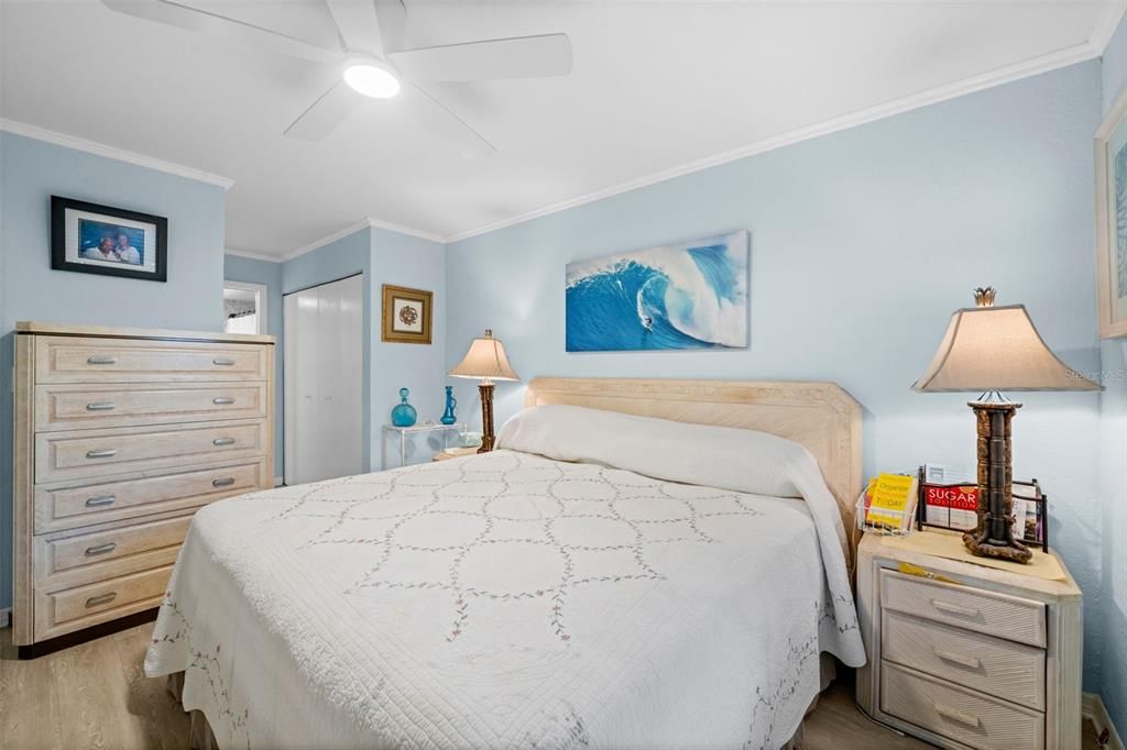 На продажу: $160,000 (2 спален, 2 ванн, 919 Квадратных фут)