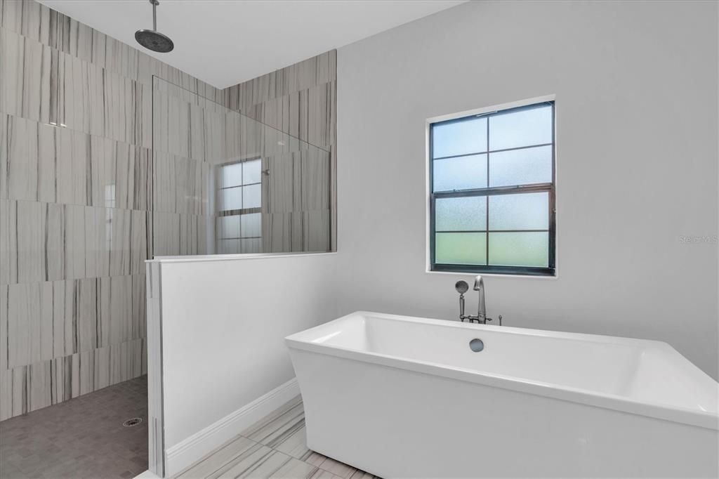 Active With Contract: $1,450,000 (6 beds, 5 baths, 4619 Square Feet)