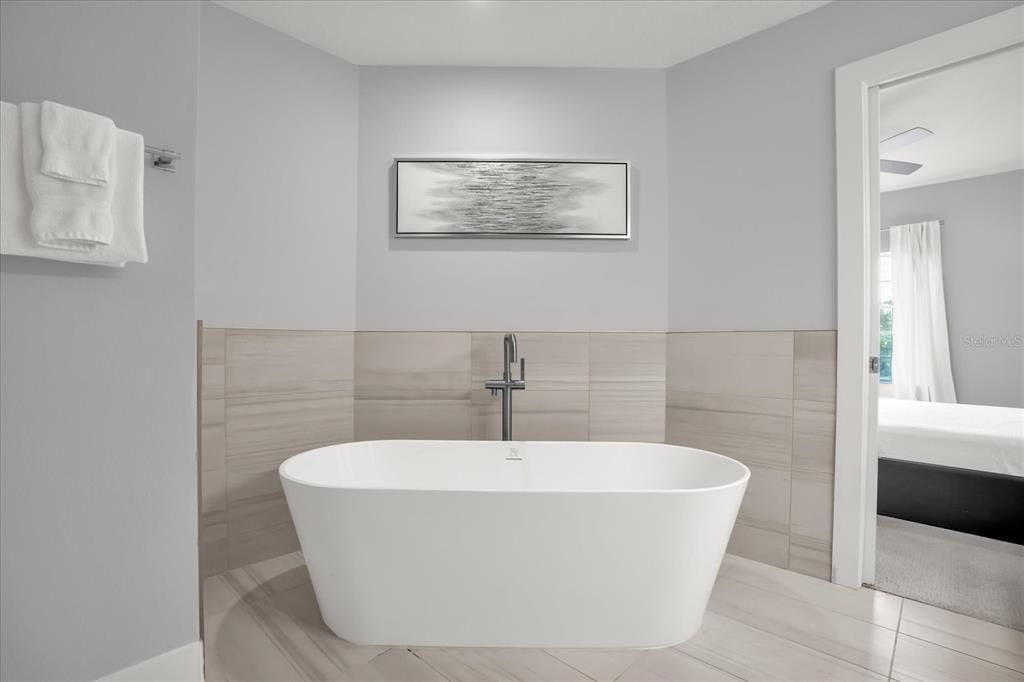 For Sale: $349,400 (3 beds, 2 baths, 1437 Square Feet)