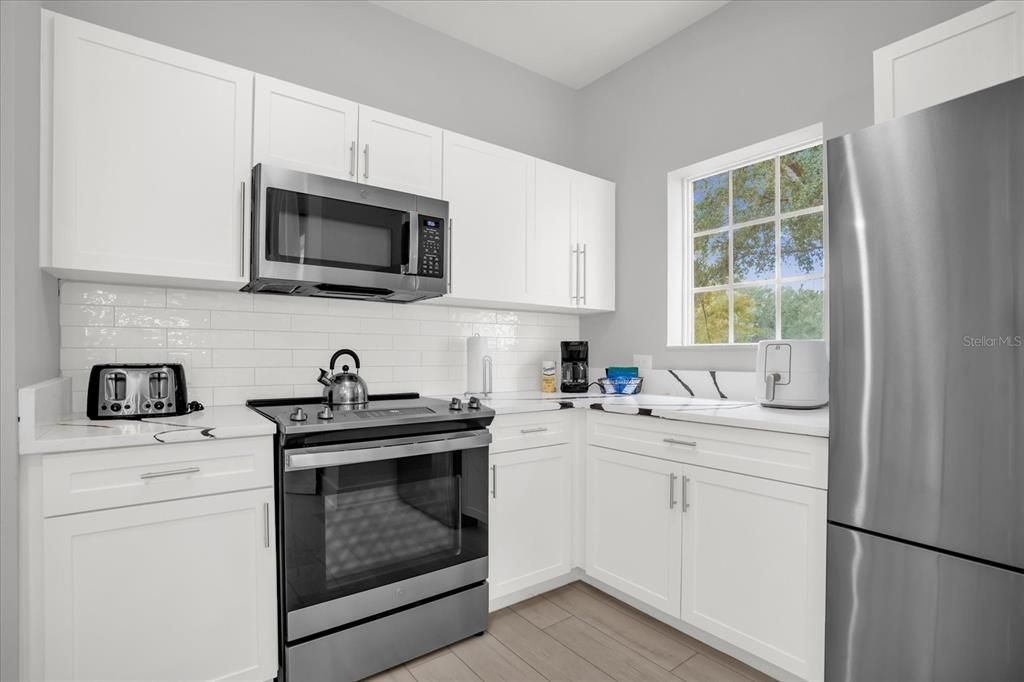 For Sale: $349,400 (3 beds, 2 baths, 1437 Square Feet)