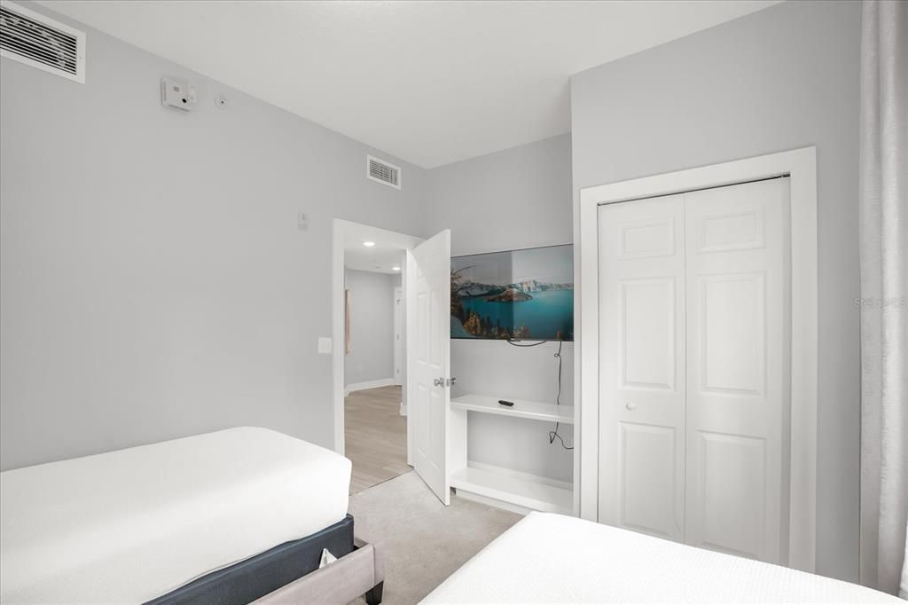 For Sale: $349,400 (3 beds, 2 baths, 1437 Square Feet)