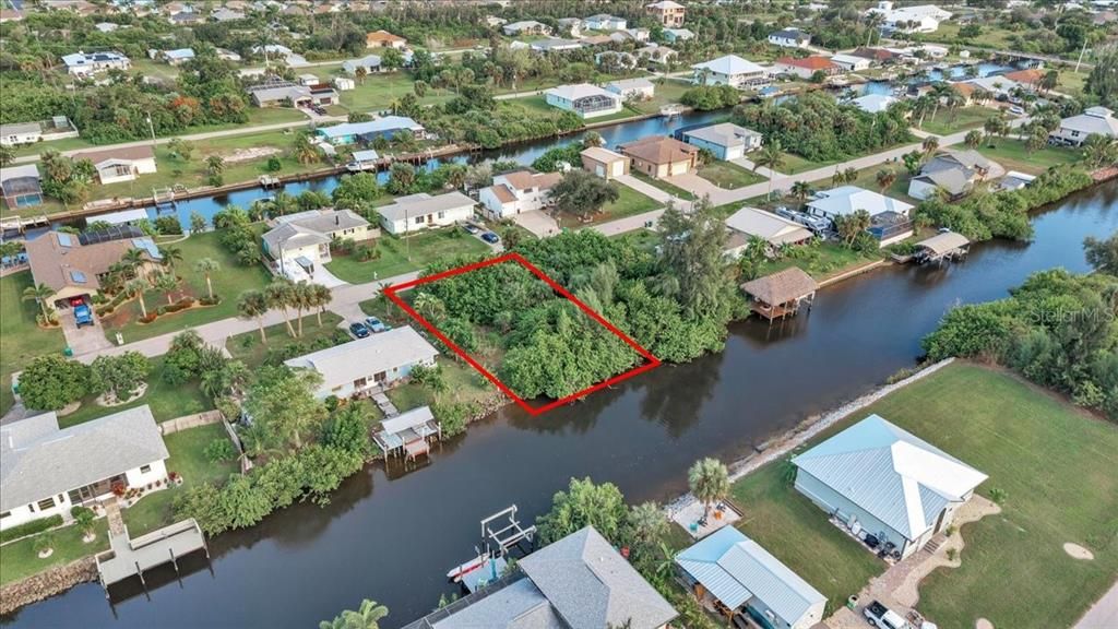 На продажу: $85,000 (0.18 acres)
