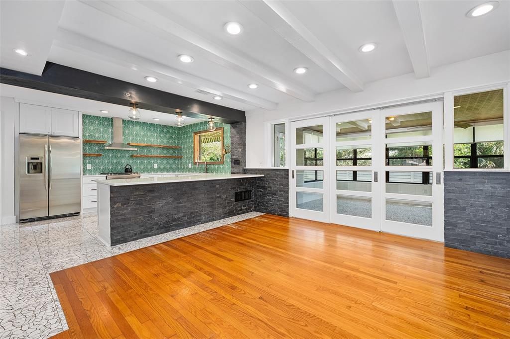 En Venta: $849,500 (4 camas, 3 baños, 2278 Pies cuadrados)