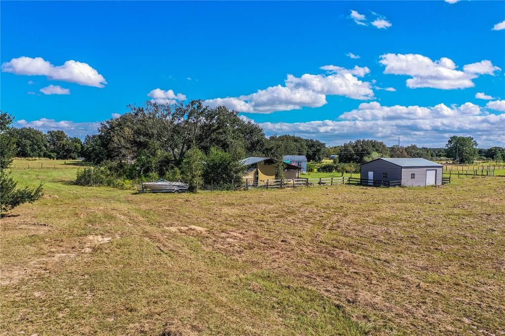 待售: $1,500,000 (3.50 acres)