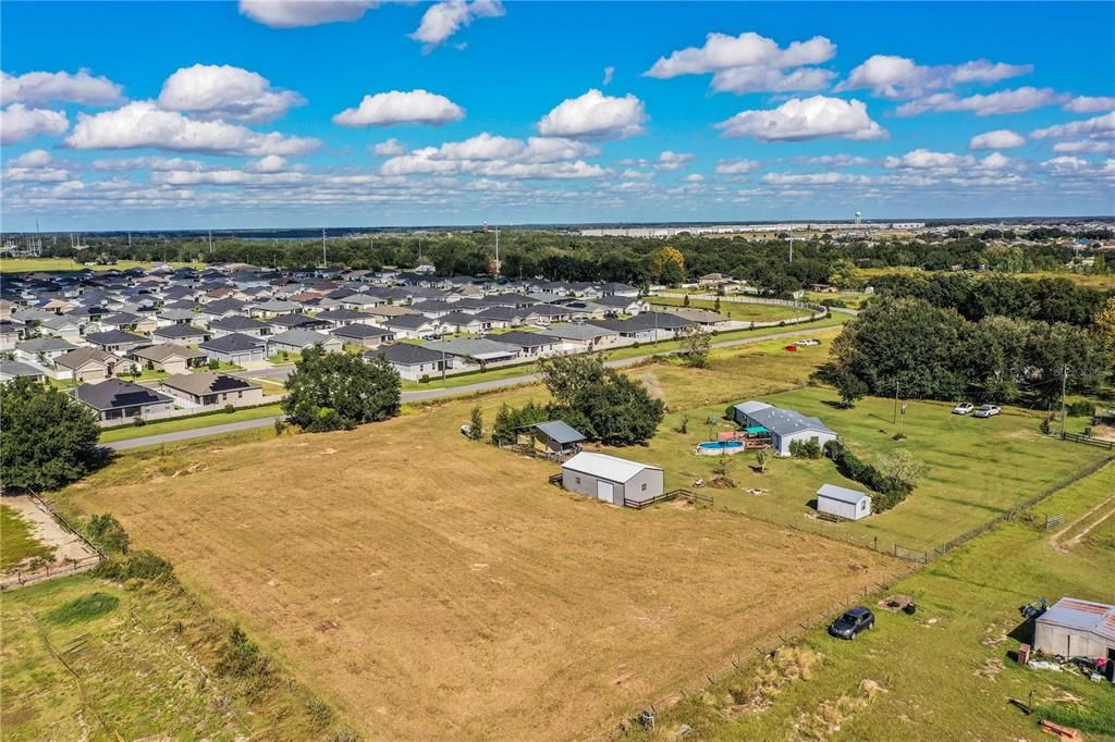 待售: $1,500,000 (3.50 acres)