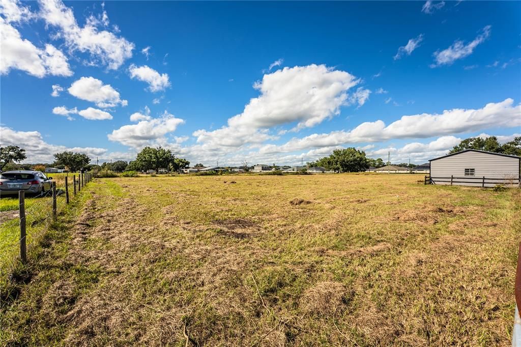 待售: $1,500,000 (3.50 acres)