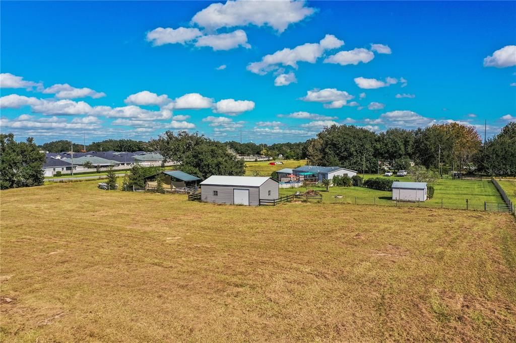 待售: $1,500,000 (3.50 acres)