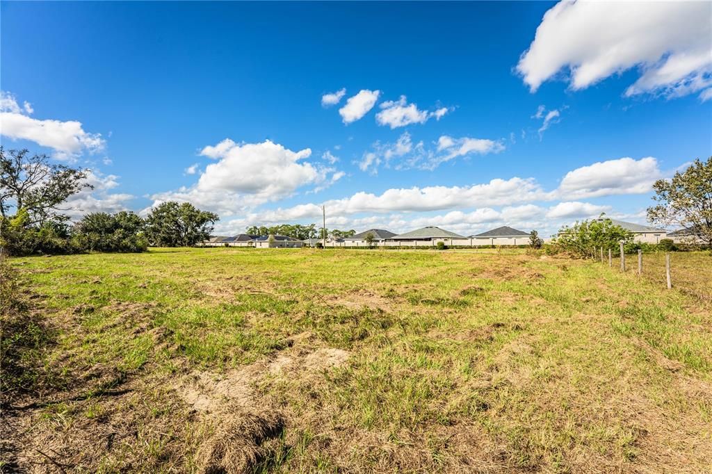 待售: $1,500,000 (3.50 acres)