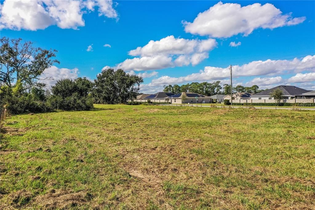 待售: $1,500,000 (3.50 acres)