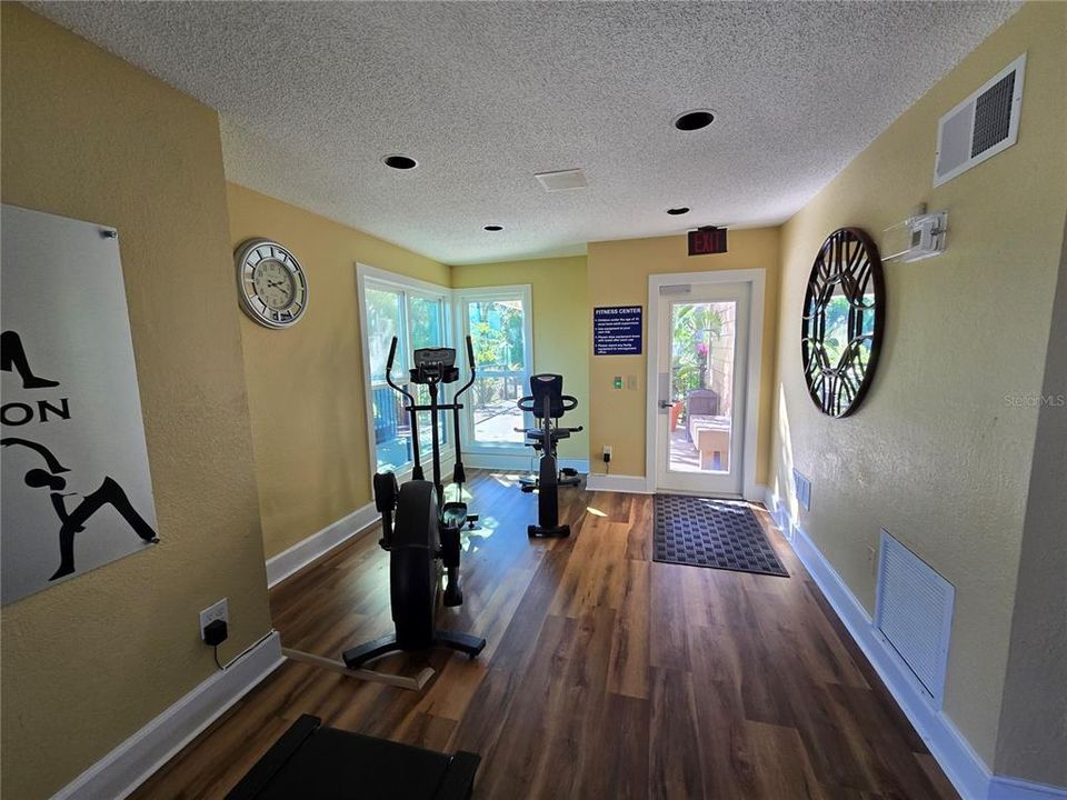 For Sale: $139,000 (1 beds, 1 baths, 595 Square Feet)