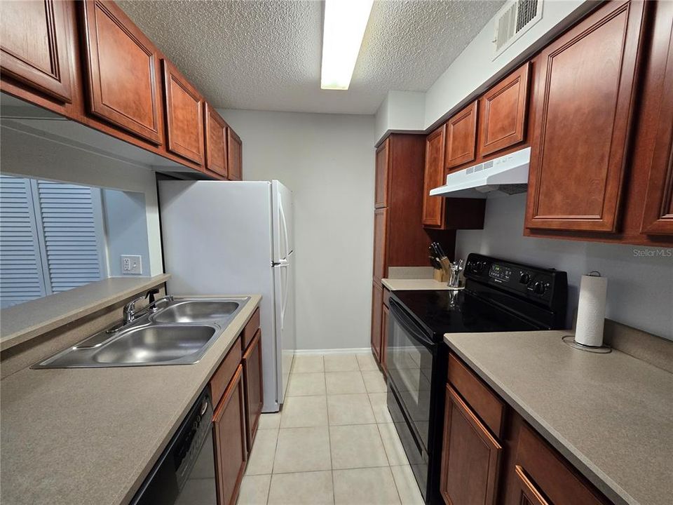 For Sale: $139,000 (1 beds, 1 baths, 595 Square Feet)