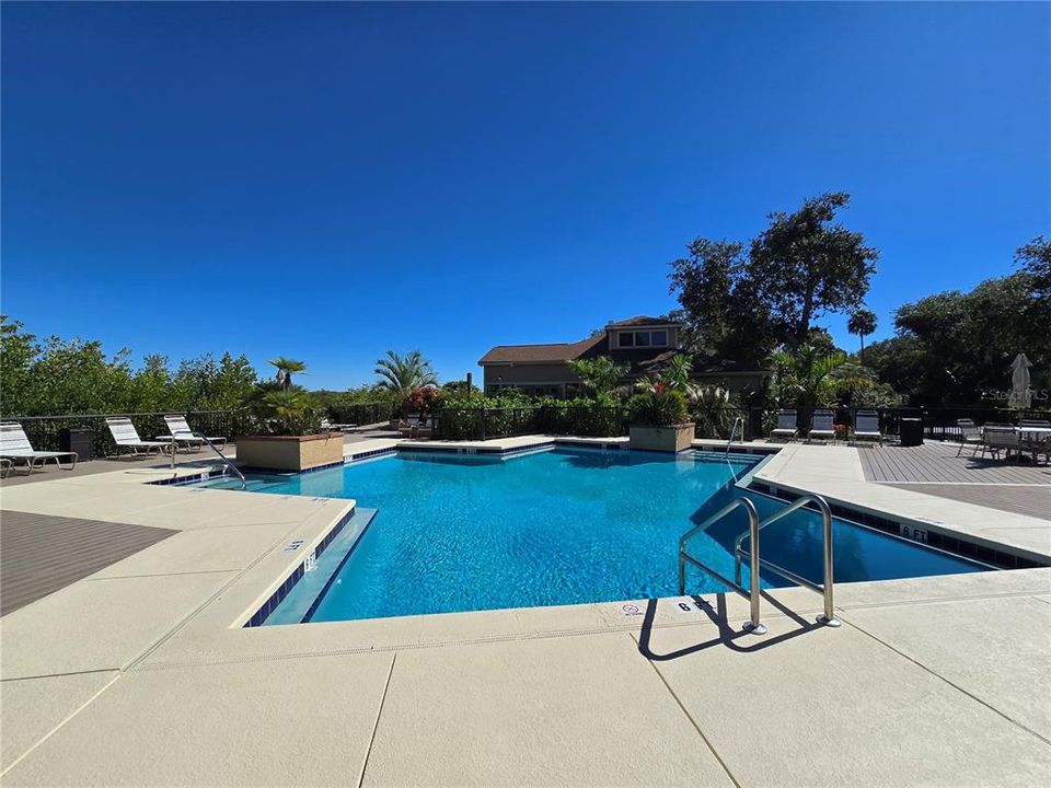 For Sale: $139,000 (1 beds, 1 baths, 595 Square Feet)