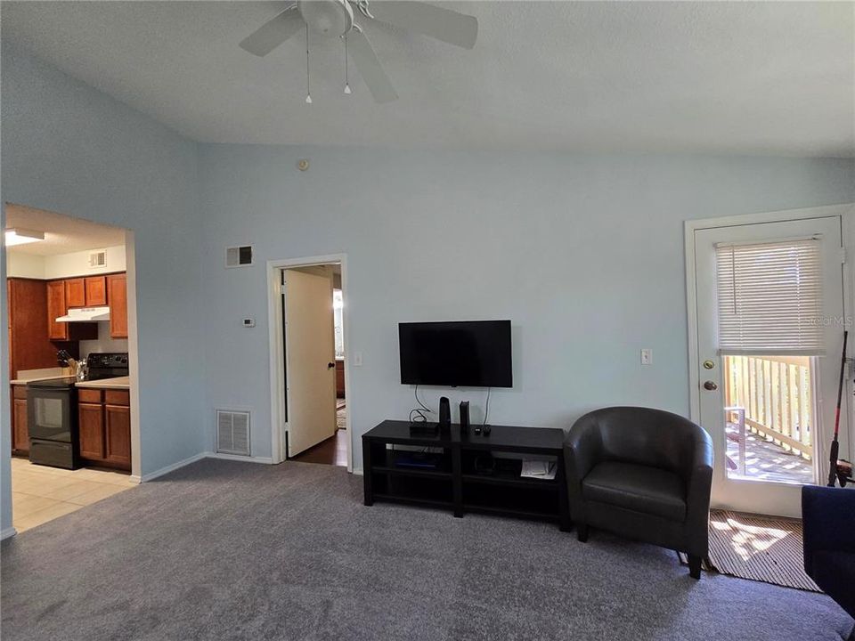 For Sale: $139,000 (1 beds, 1 baths, 595 Square Feet)