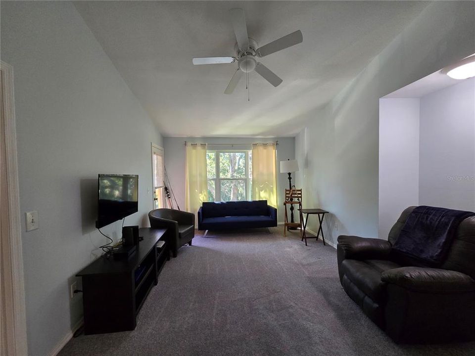 For Sale: $139,000 (1 beds, 1 baths, 595 Square Feet)