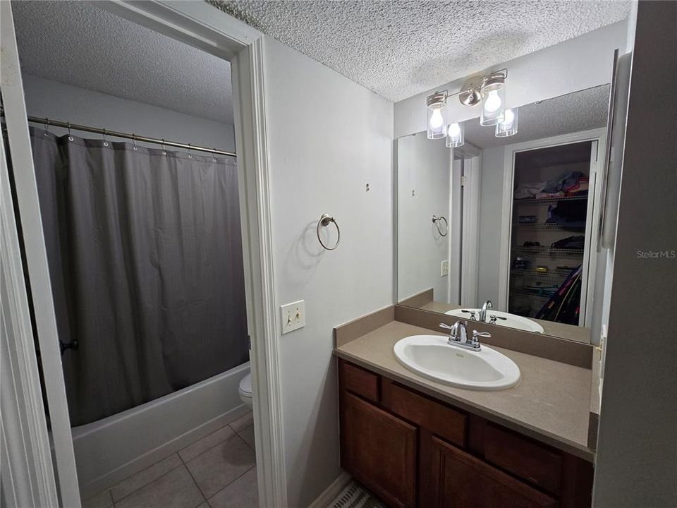 For Sale: $139,000 (1 beds, 1 baths, 595 Square Feet)