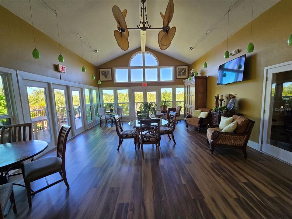 For Sale: $139,000 (1 beds, 1 baths, 595 Square Feet)