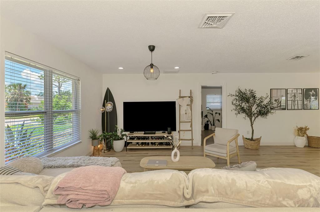 For Sale: $395,000 (3 beds, 2 baths, 1935 Square Feet)