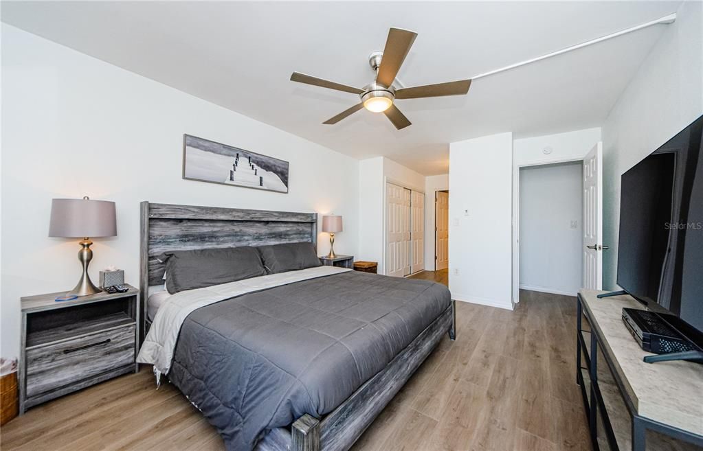 В аренду: $4,500 (2 спален, 2 ванн, 1310 Квадратных фут)