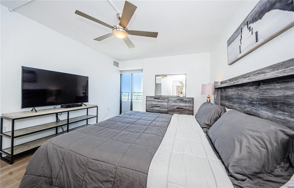 В аренду: $4,500 (2 спален, 2 ванн, 1310 Квадратных фут)