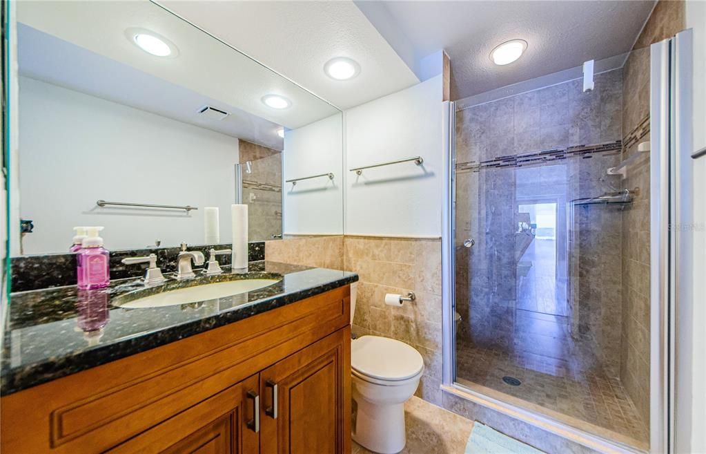 В аренду: $4,500 (2 спален, 2 ванн, 1310 Квадратных фут)