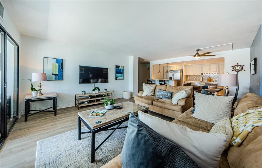 В аренду: $4,500 (2 спален, 2 ванн, 1310 Квадратных фут)