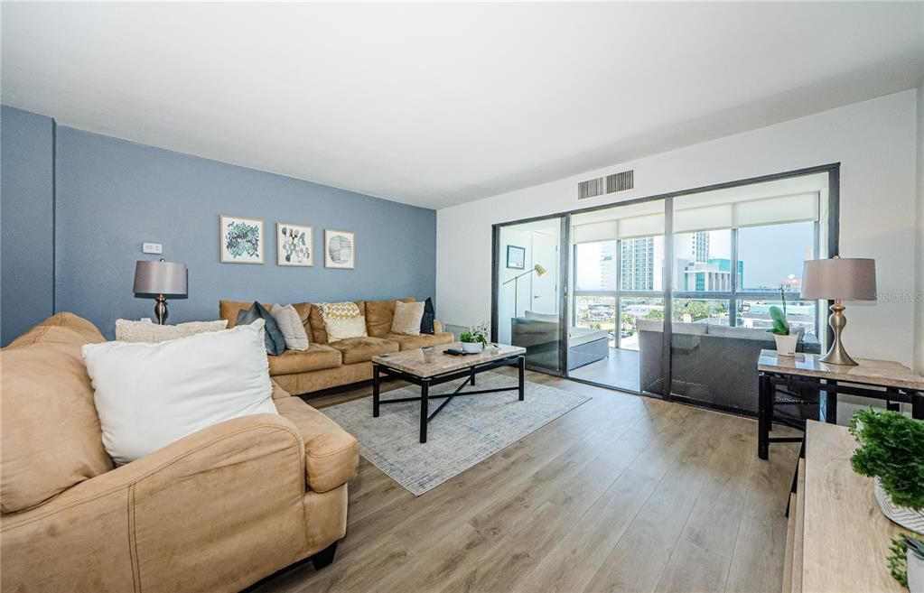 В аренду: $4,500 (2 спален, 2 ванн, 1310 Квадратных фут)