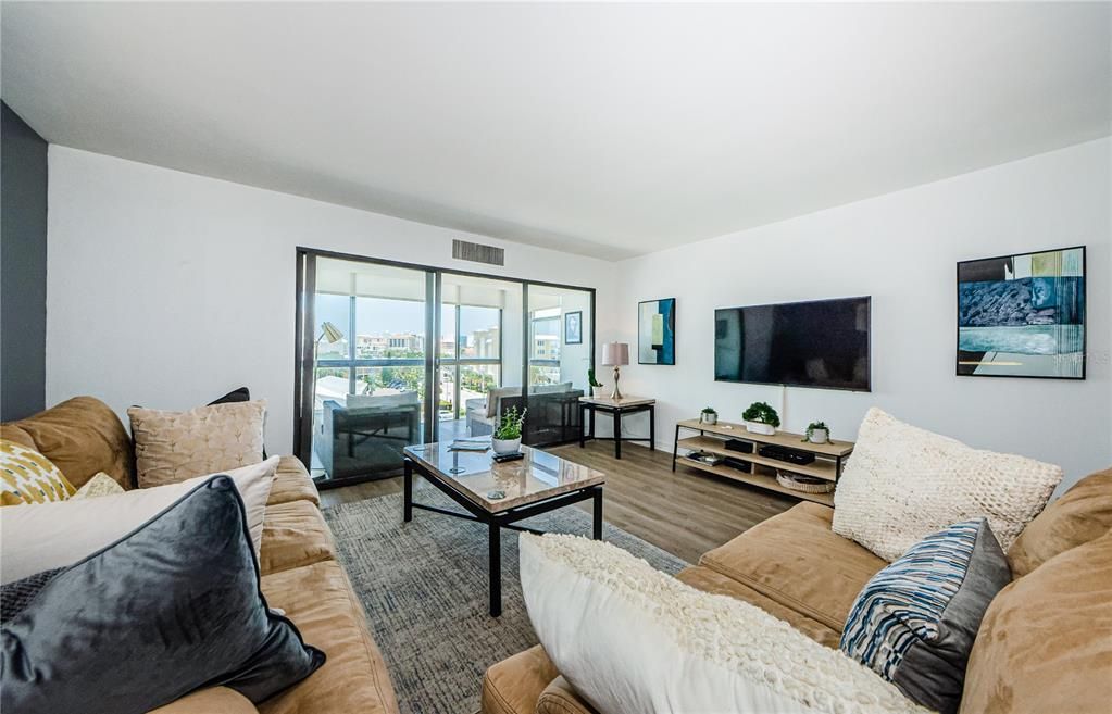 В аренду: $4,500 (2 спален, 2 ванн, 1310 Квадратных фут)