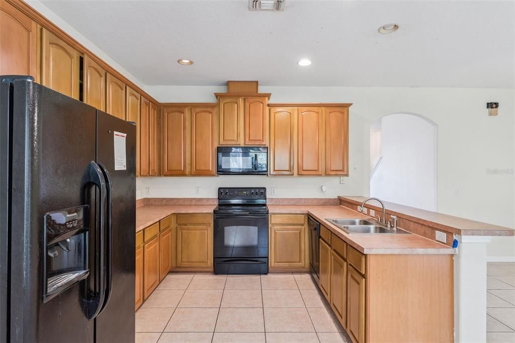 For Rent: $3,000 (6 beds, 2 baths, 2877 Square Feet)