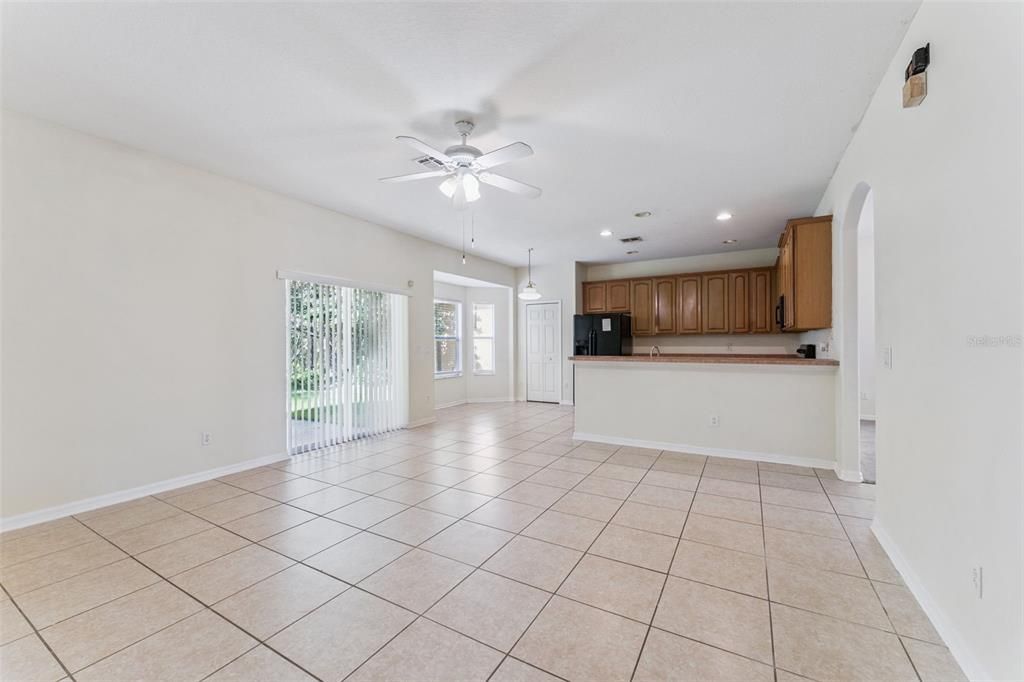 For Rent: $3,000 (6 beds, 2 baths, 2877 Square Feet)