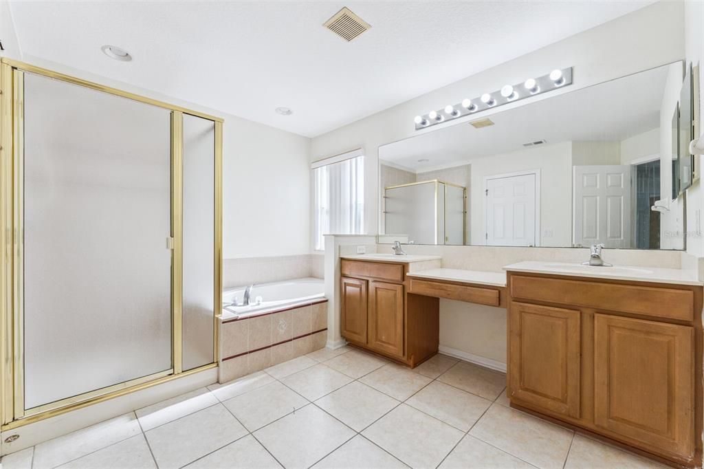 For Rent: $3,000 (6 beds, 2 baths, 2877 Square Feet)