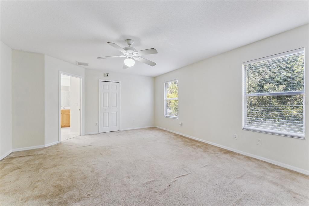 For Rent: $3,000 (6 beds, 2 baths, 2877 Square Feet)