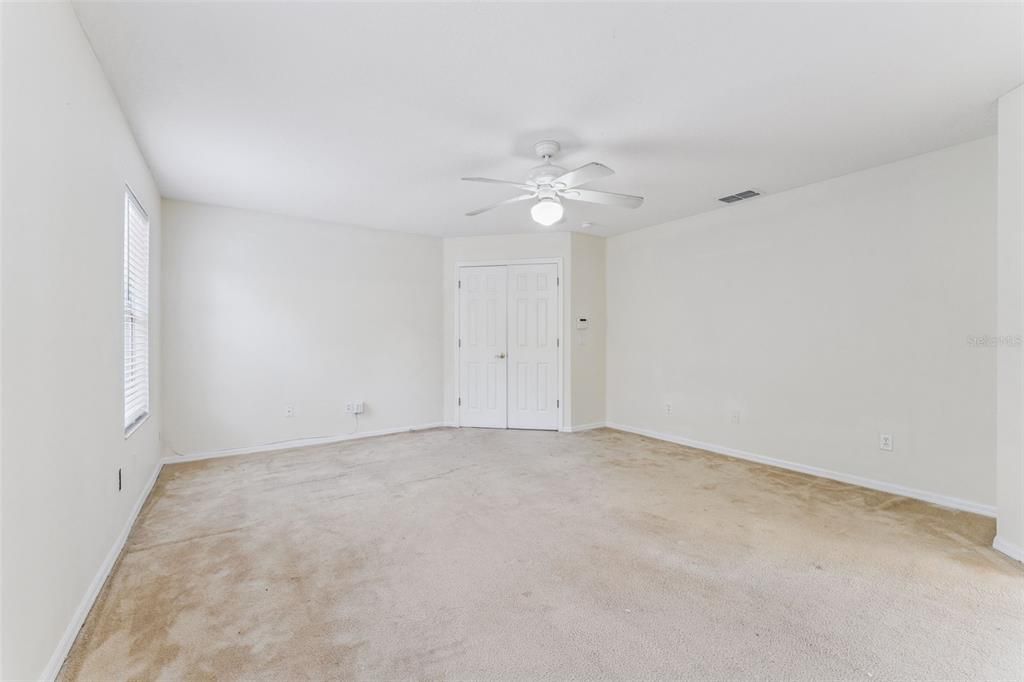 For Rent: $3,000 (6 beds, 2 baths, 2877 Square Feet)