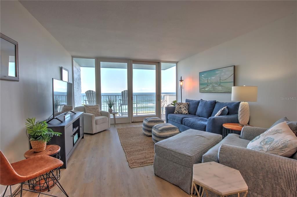 For Sale: $459,900 (1 beds, 1 baths, 1005 Square Feet)