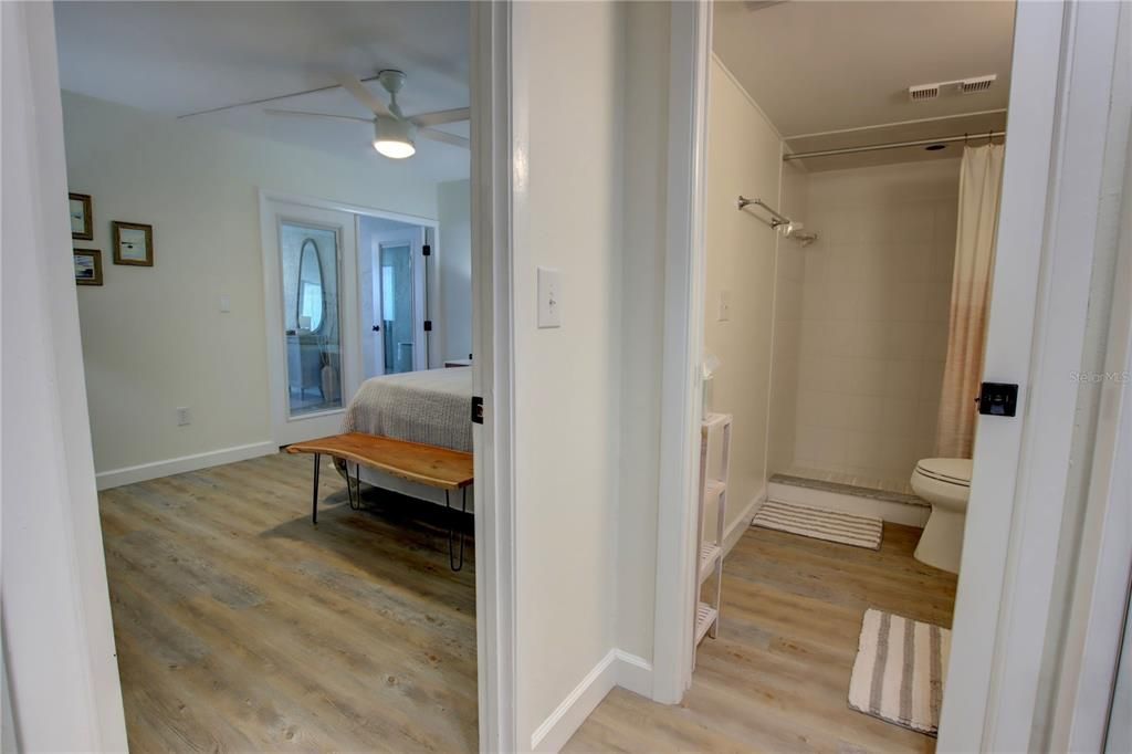 For Sale: $459,900 (1 beds, 1 baths, 1005 Square Feet)