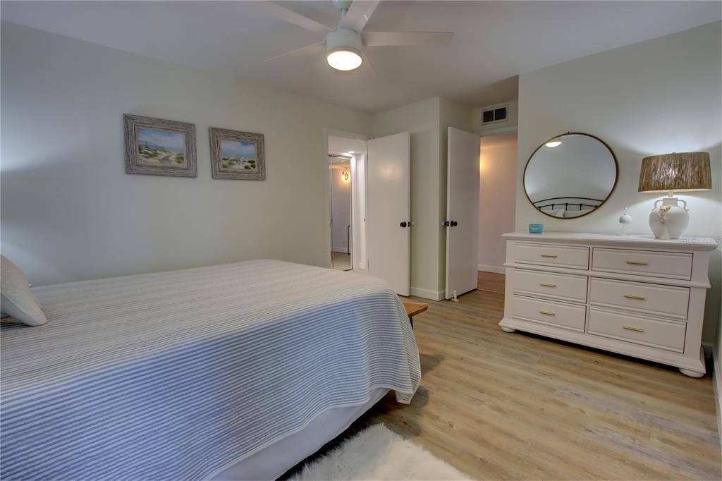 For Sale: $459,900 (1 beds, 1 baths, 1005 Square Feet)