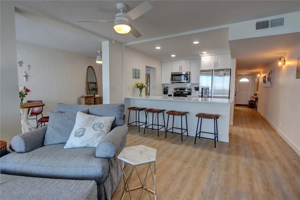 For Sale: $459,900 (1 beds, 1 baths, 1005 Square Feet)