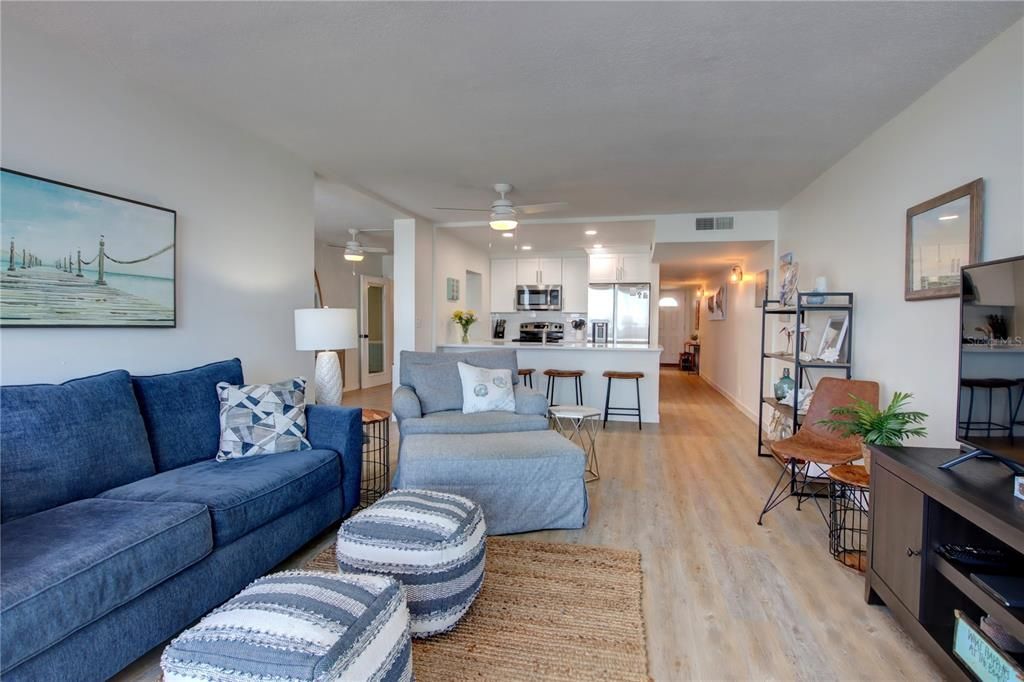 For Sale: $459,900 (1 beds, 1 baths, 1005 Square Feet)