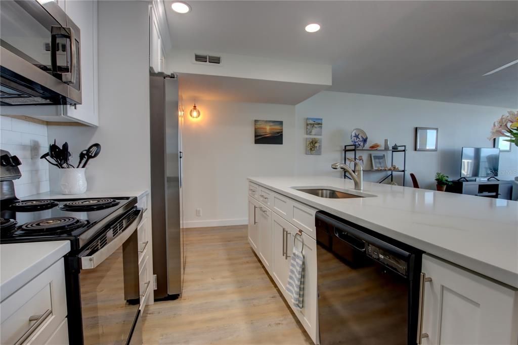 For Sale: $459,900 (1 beds, 1 baths, 1005 Square Feet)
