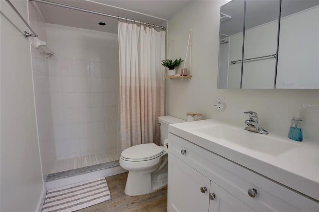 For Sale: $459,900 (1 beds, 1 baths, 1005 Square Feet)