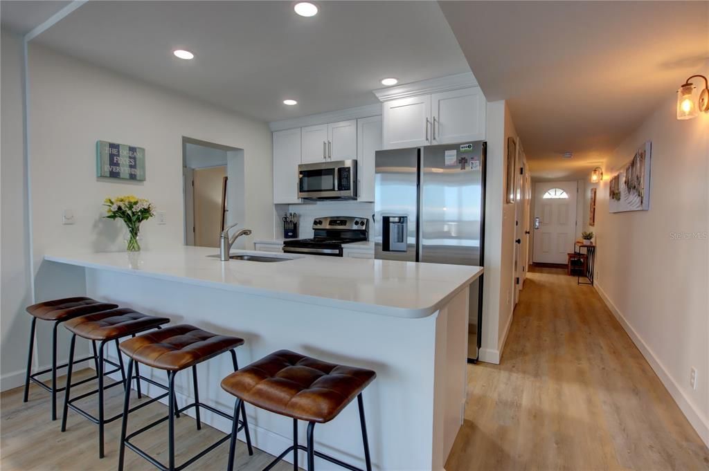 For Sale: $459,900 (1 beds, 1 baths, 1005 Square Feet)