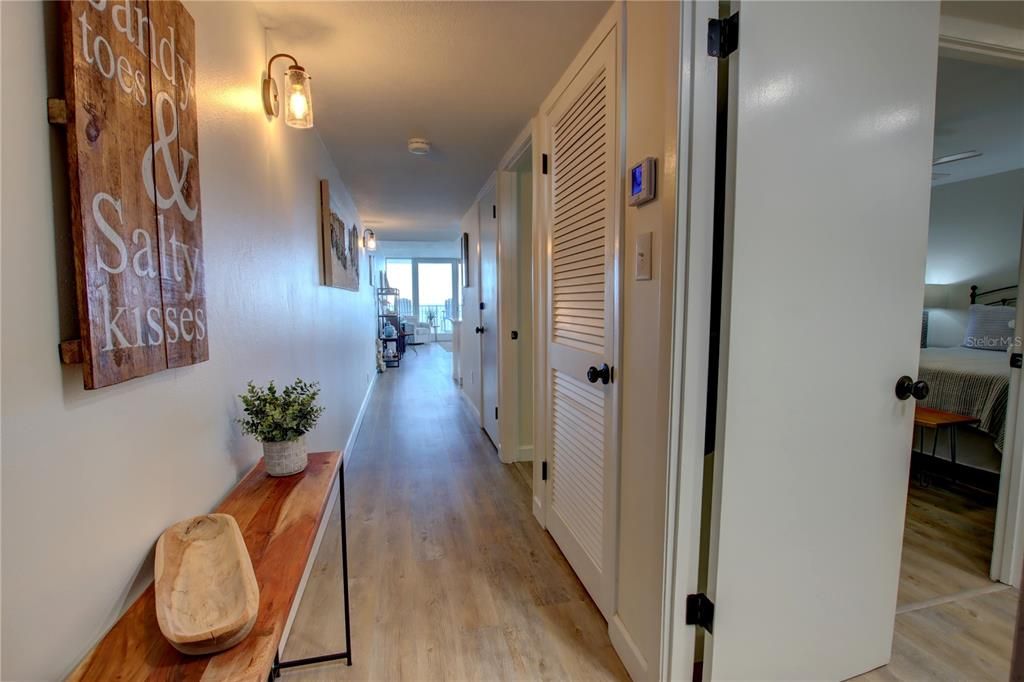 For Sale: $459,900 (1 beds, 1 baths, 1005 Square Feet)