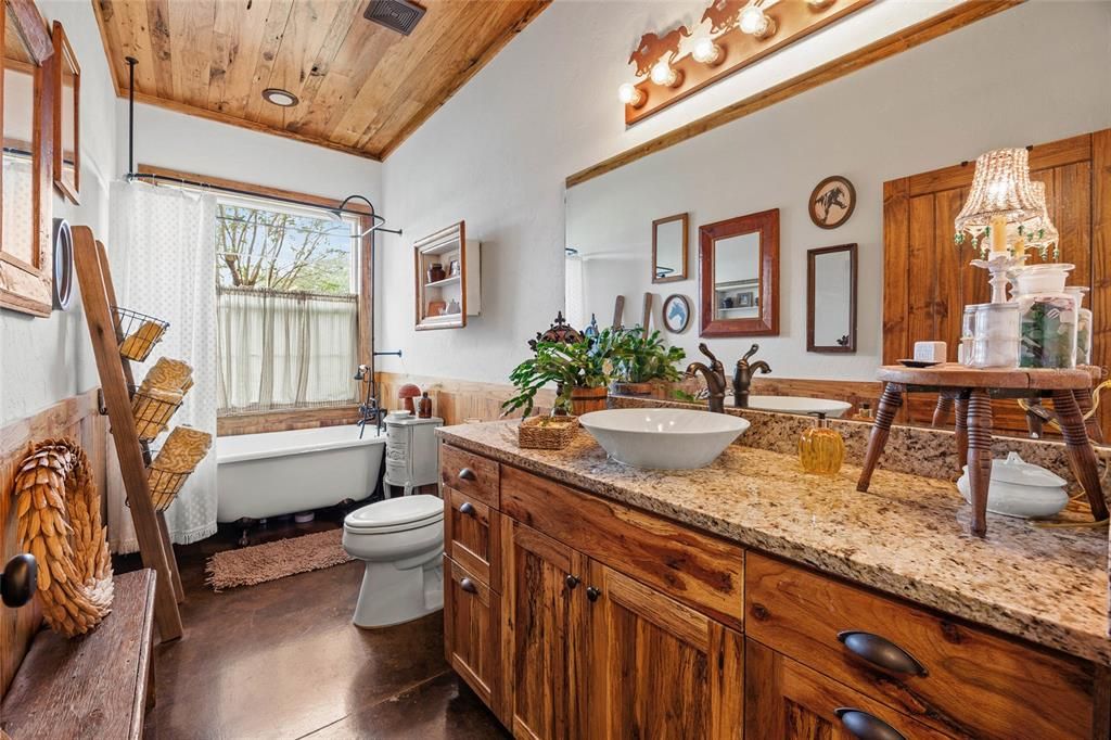 For Sale: $1,650,000 (3 beds, 2 baths, 2730 Square Feet)