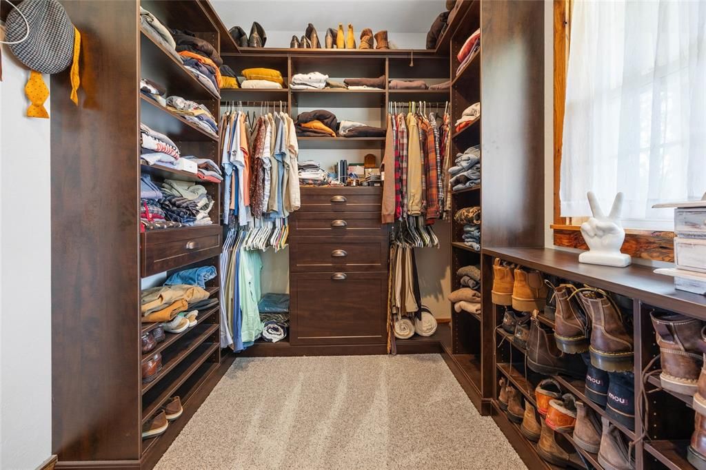 For Sale: $1,650,000 (3 beds, 2 baths, 2730 Square Feet)